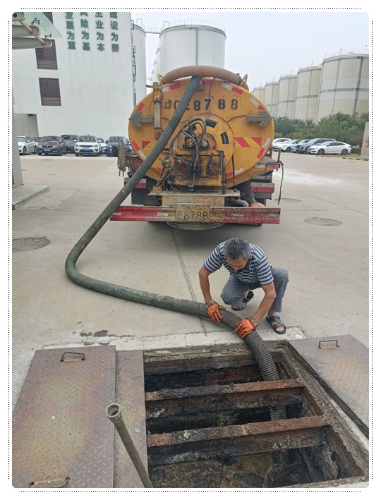 积石山隔油池清掏