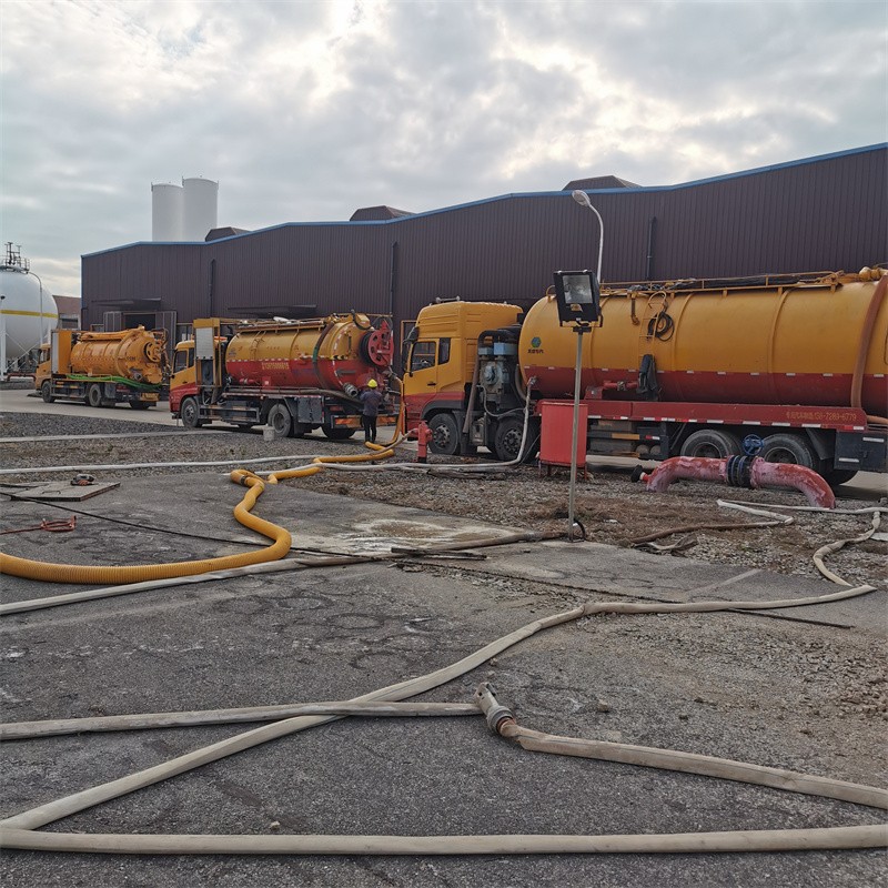 积石山污水池清理