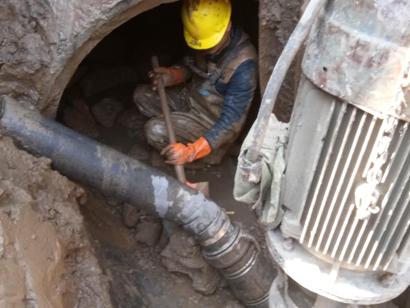 积石山管道清淤